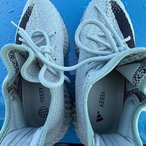 Adidas Yeezy Boost 350 V2 SPLY-350 Sneakers
Sneakers - Light Green and Black